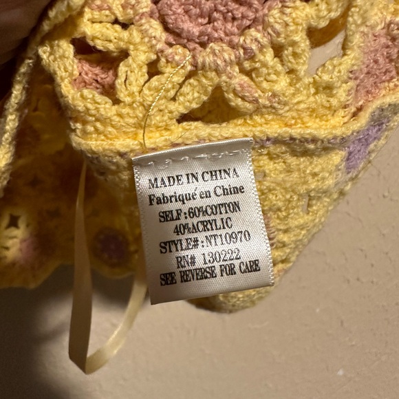 New In Crochet Cropped Top Floral‎ Size Small/Medium - Picture 3 of 5